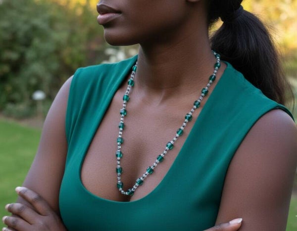 Emerald Glow – Radiant Necklace in Emerald Green & Crystal Clear
