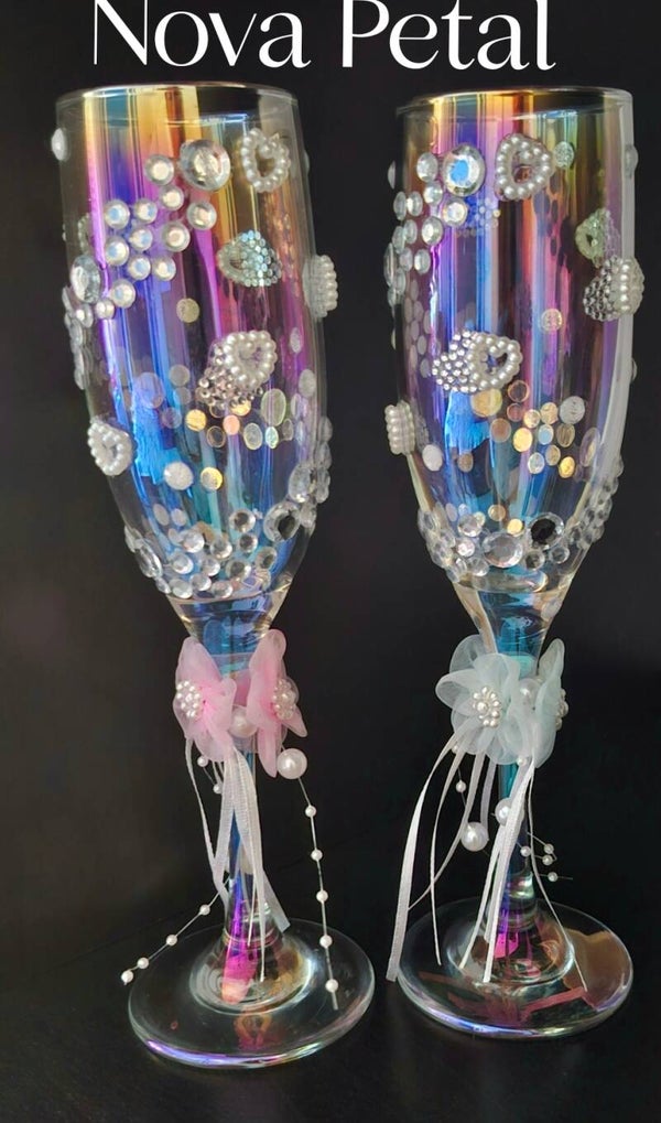 ✨ Nova Petal – Delicate Champagne Glasses with Flowers & Pearls for Your Special Moment