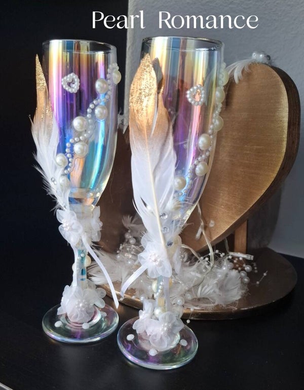 Pearl Romance – Hand-decorated Wedding Glasses with Pearls, Feathers & Blossoms (2-piece Set)