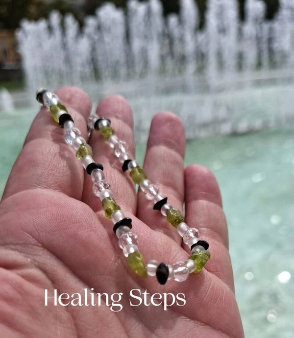 ✨ Healing Steps – Gemstone Anklet with Peridot, Onyx & Crystal ✨