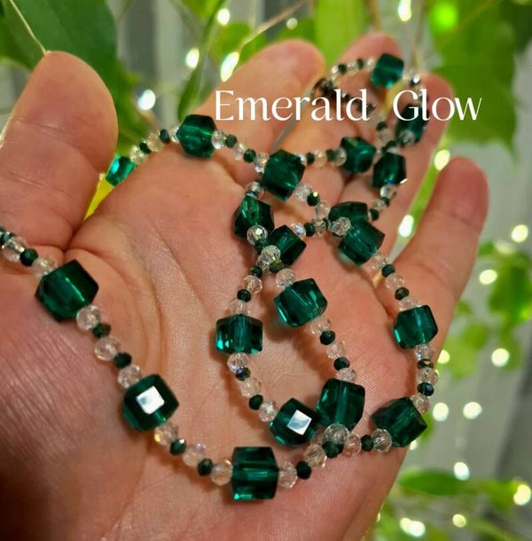 Emerald Glow – Radiant Necklace in Emerald Green & Crystal Clear
