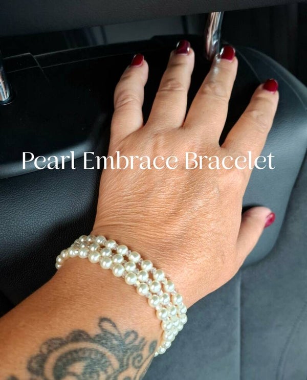 ✨ Pearl Embrace Bracelet – Delicate Elegance in Champagne ✨
