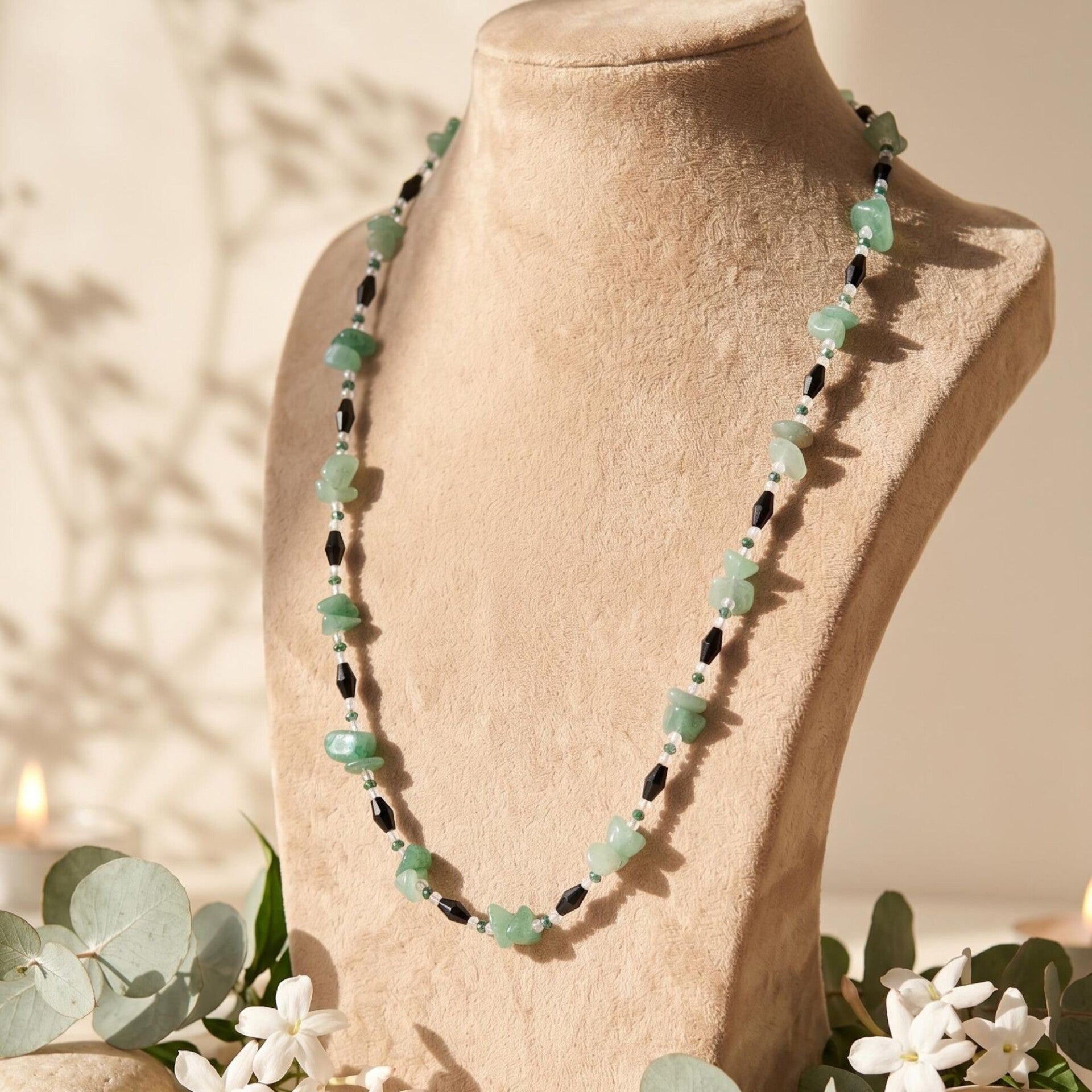 Seluna – Aventurine Necklace in Green with Elegant Black Accents