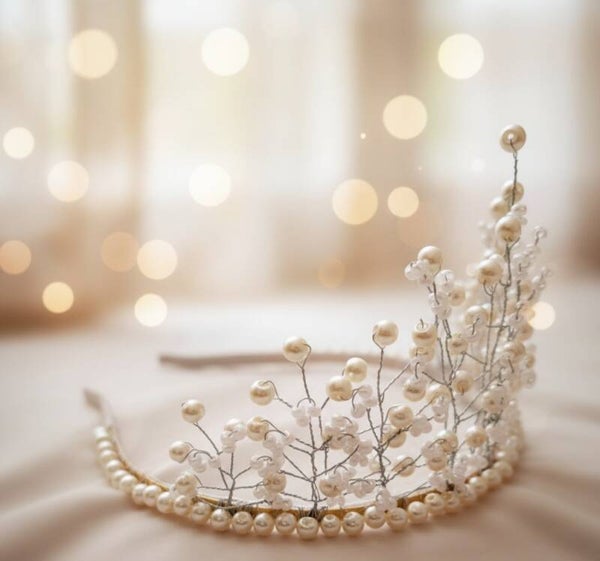 White Grace – Delicate Pearl Crown in Silver & White