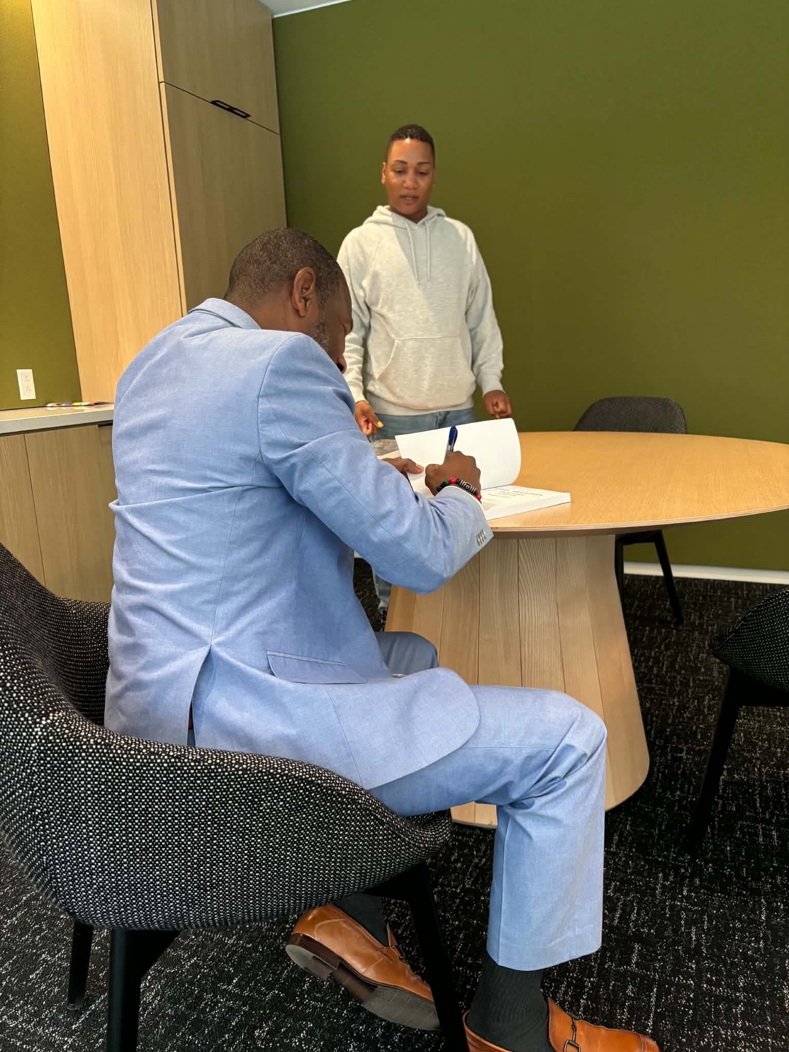 sundiata-signing-book-for-justin-standard.jpg