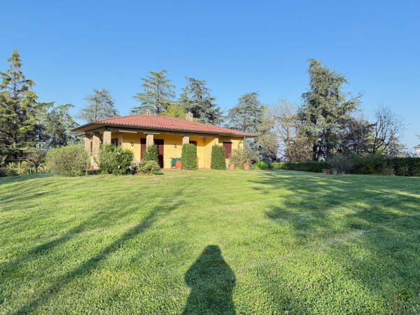 PRESTIGIOSA VILLA INDIPENDENTE Maiatico