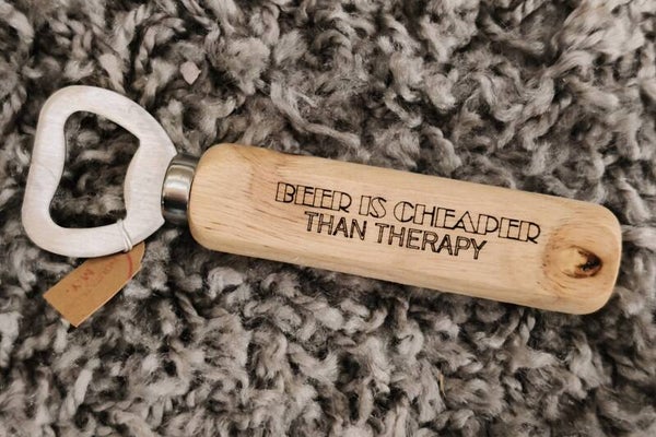 Bieropener BEER IS CHEAPER THAN THERAPY