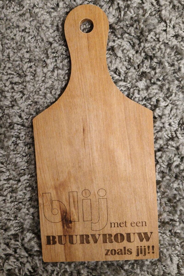 Borrelplankje 30x14cm BLIJ MET EEN BUURVROUW ZOALS JIJ!