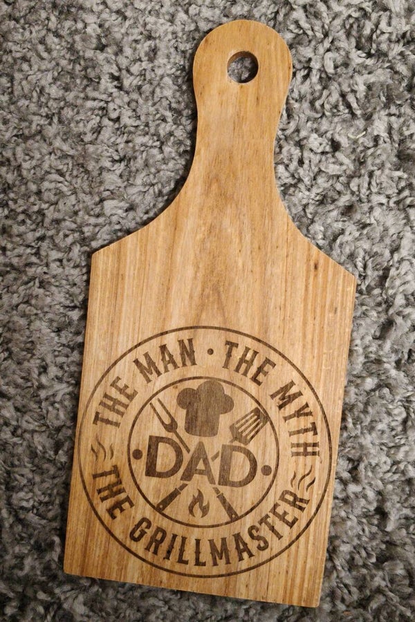 Borrelplankje 30x14cm DAD - THE MAN THE MYTH THE GRILLMASTER