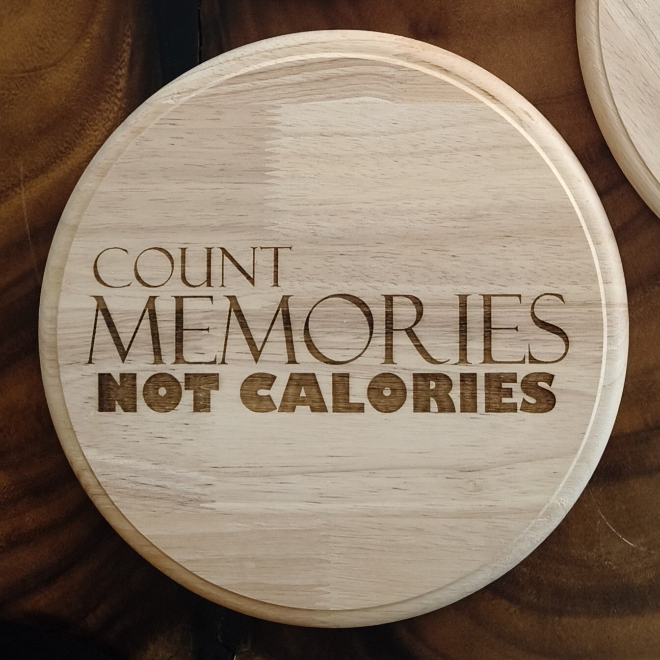Borrelplank rond 23cm COUNT MEMORIES NOT CALORIES