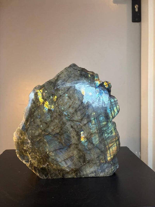 Labradoriet half gepolijst