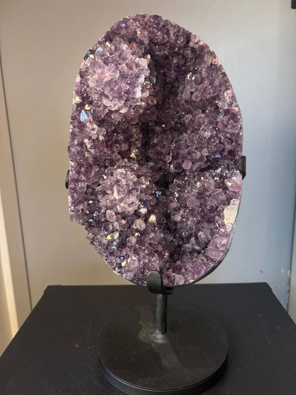 Grote Amethist op standaard