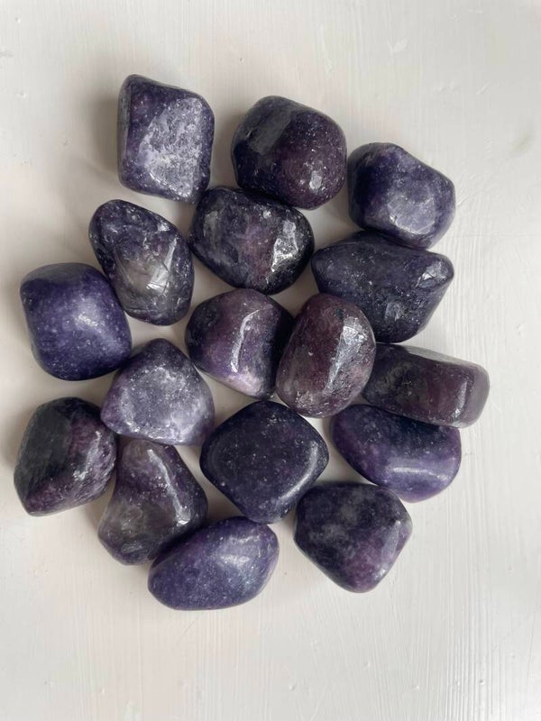 Lepidoliet trommelsteen