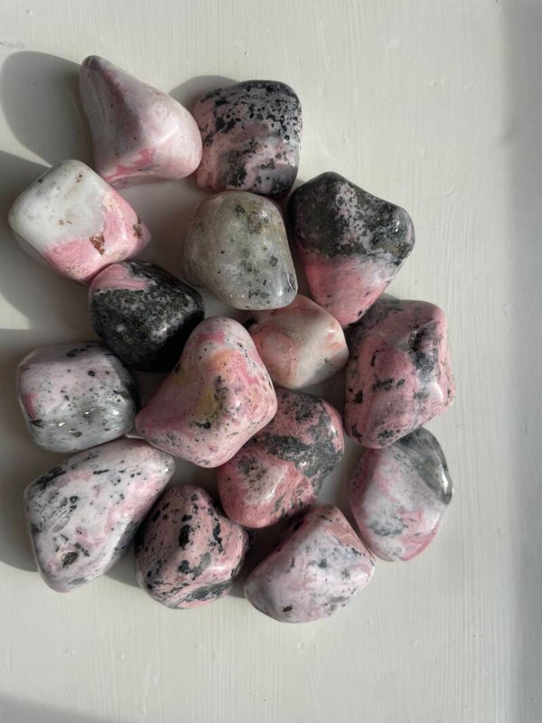 Rhodoniet trommelsteen