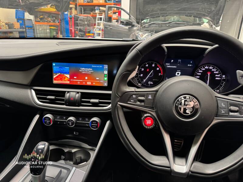 alfa-romeo-giulia-carplay-spotify-standard-usae2j.jpg