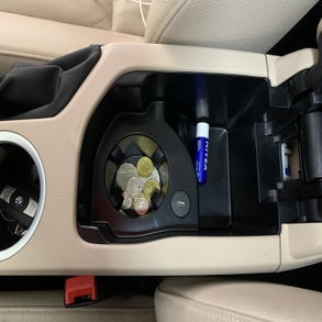 bmw-usb-c-armrest-standard.jpg
