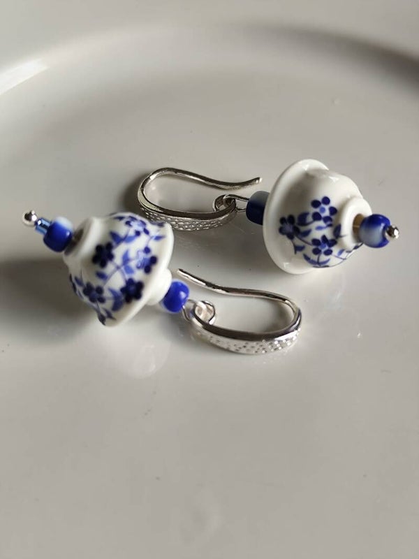 Oorbel met potje in porselein  in (Delfts blauw-wit)