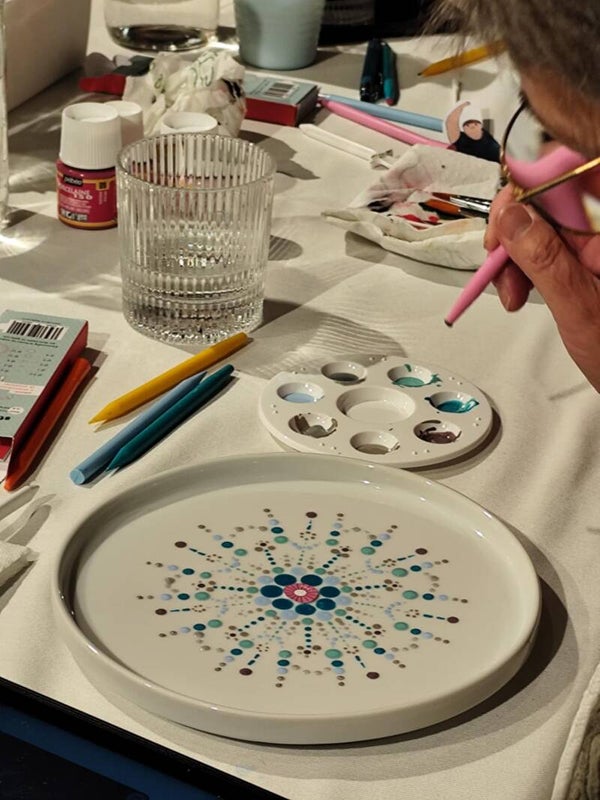 Workshop stippen of schilderen op porselein op maandag 6 juli om 13.30 u.