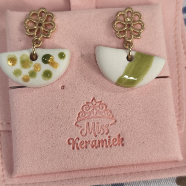 Oorbellen groen - wit - goud