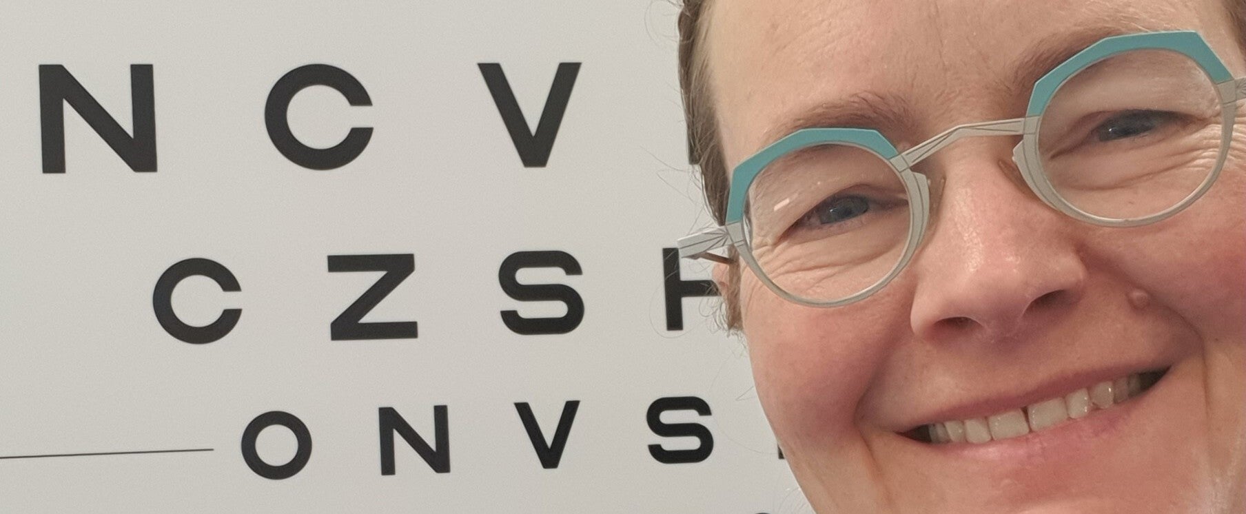 Cirta Tooth with a LogMAR chart