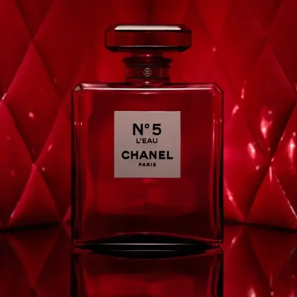 CHANEL - No.5 L’Eau Red