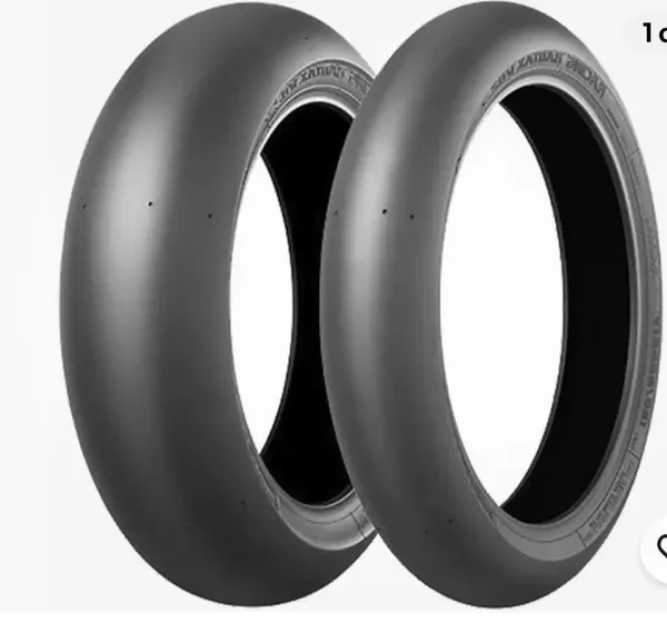 BRIDGESTONE BATTLAX V02 SOFT FRONT 120 605 R 17 Post 200/660/R17 Soft Coppia