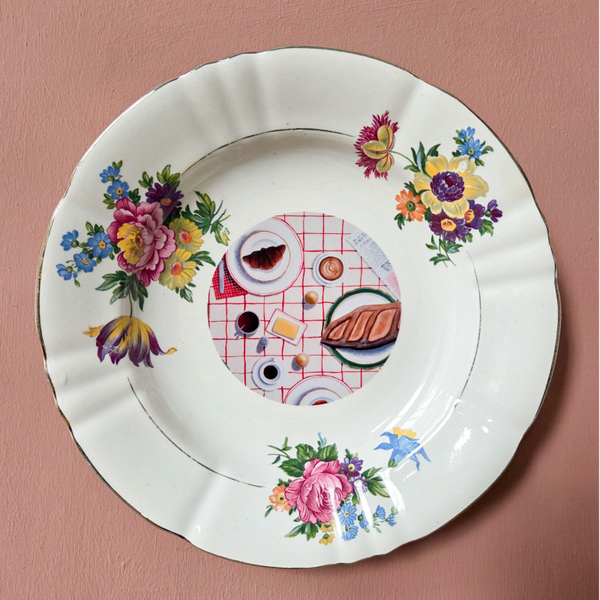 Wandbord ontbijttafel met een sierlijke bloemenrand