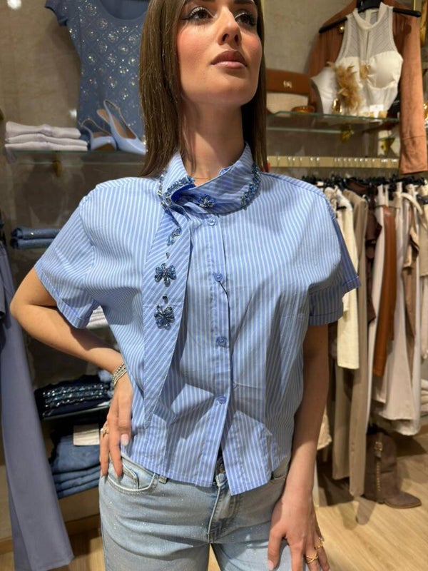 Camicia con applicazioni