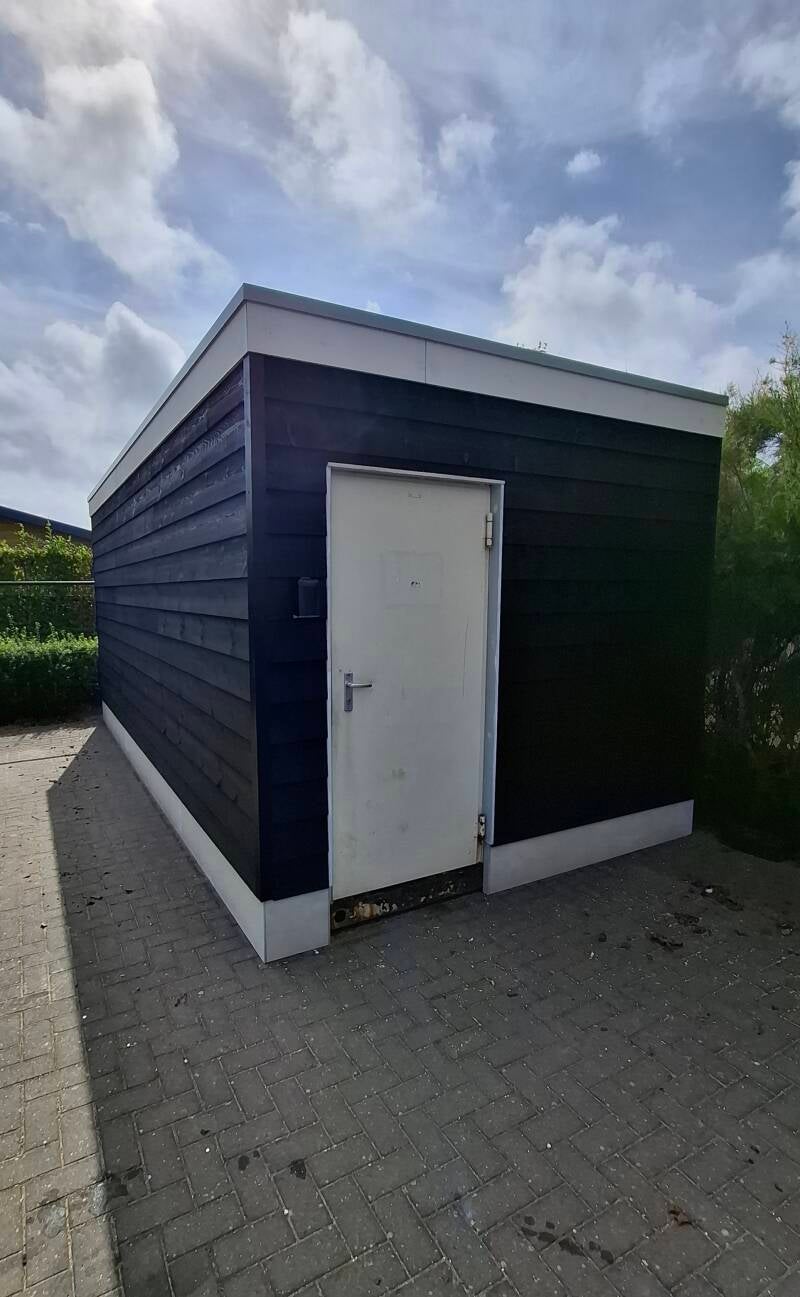 Container in Renesse omgetoverd naar iets veel strakkers 