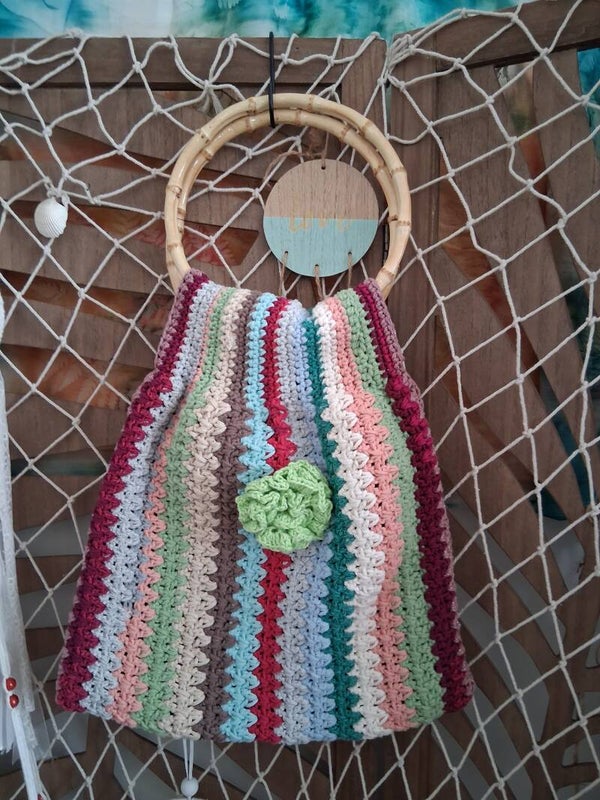 Sac en fil recyclé multicolore et fleur,anse en bambou