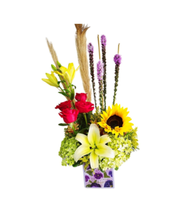 Detalle con rosas, hortensias y girasol