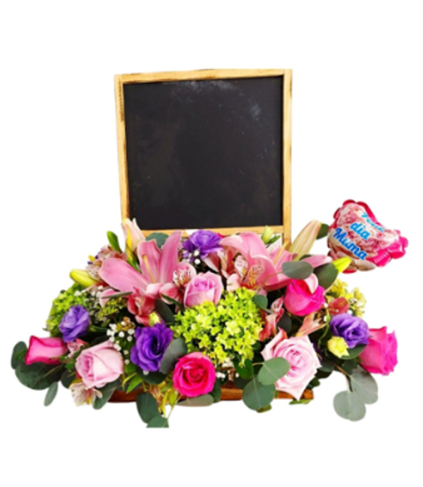 Pizarrón de rosas, hortencias, lisinthus y lirios