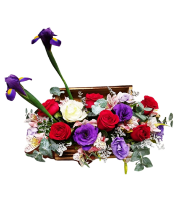 Lisianthus y rosas con iris que sobre salen