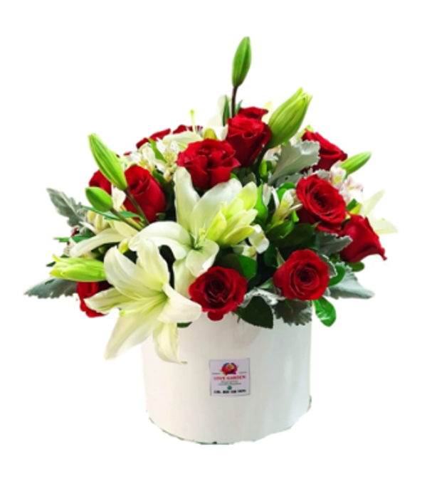 Box flower de lirios y rosas rojas