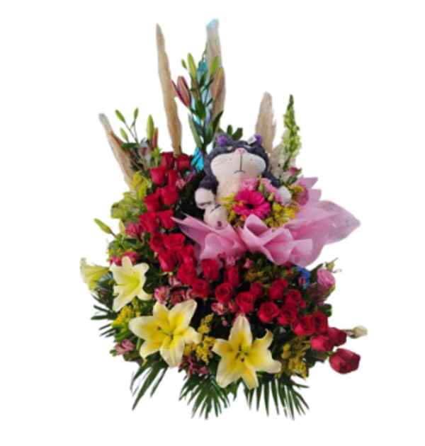 Camino de rosas con peluche + lirios, gerberas y complementos
