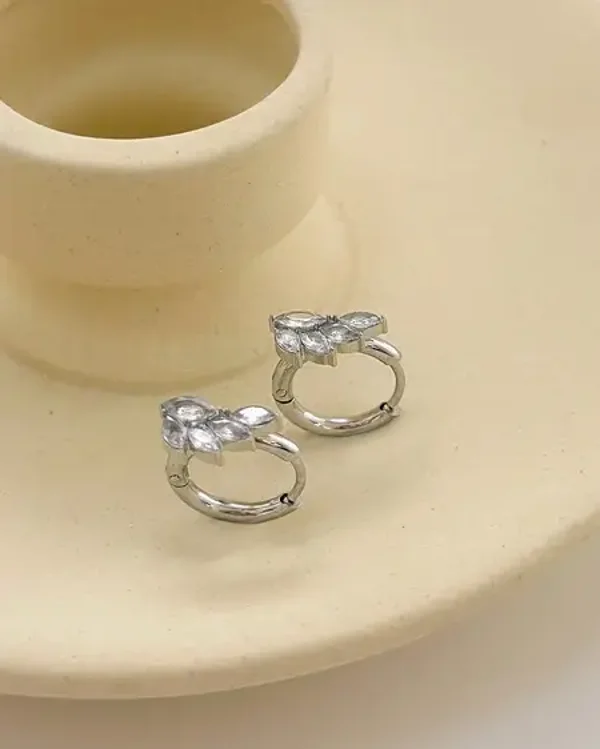 Ola oorbellen zilver