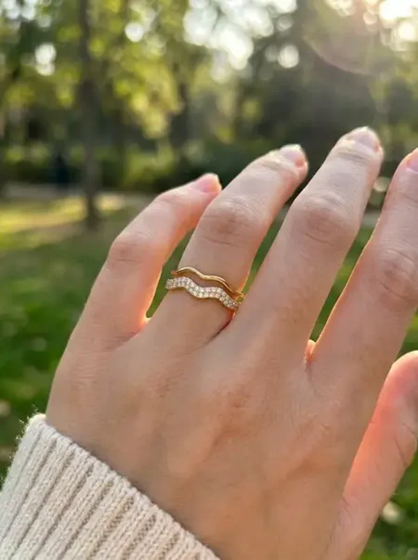 Classy wavy ring goud