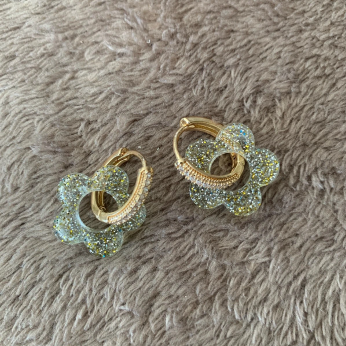 boucle d'oreille en resine