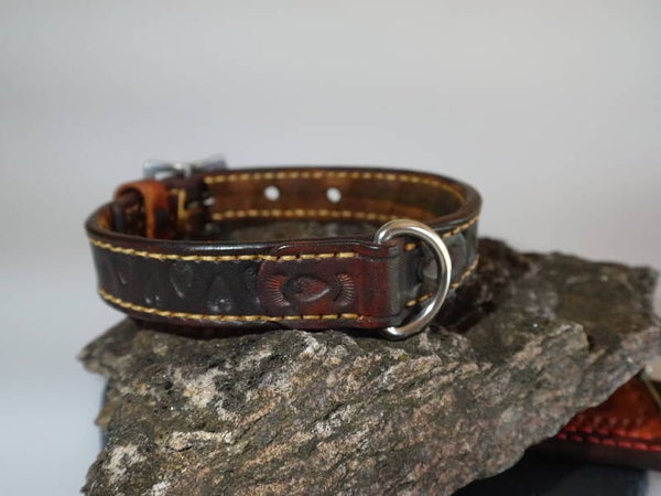 Handgefertigtes Lederhalsband mit punziertem Muster
