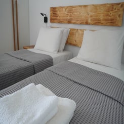 1000085042-standard.jpg