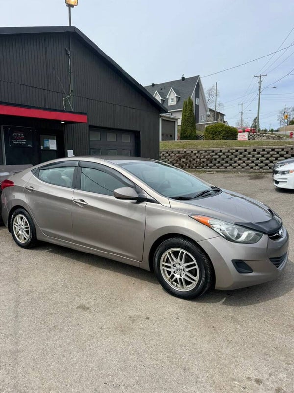 Hyundai Elantra 2012
