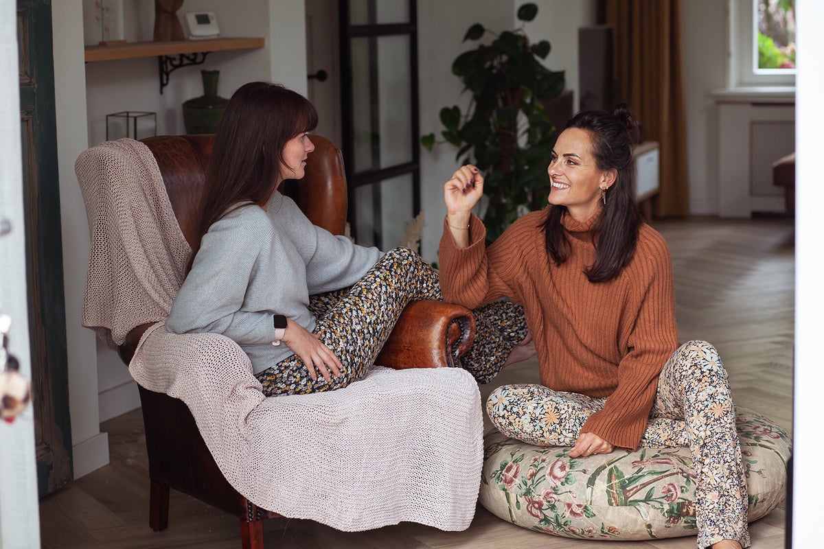 op de foto: shirley en marieke van yogastudio kallumaan in Tilburg