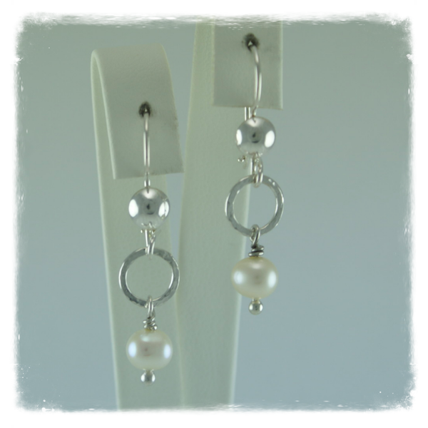 R3 - Zilveren oorbellen met zoetwaterparels