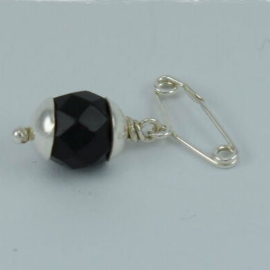 F1 - Klein zilver speldje met ogri-ai