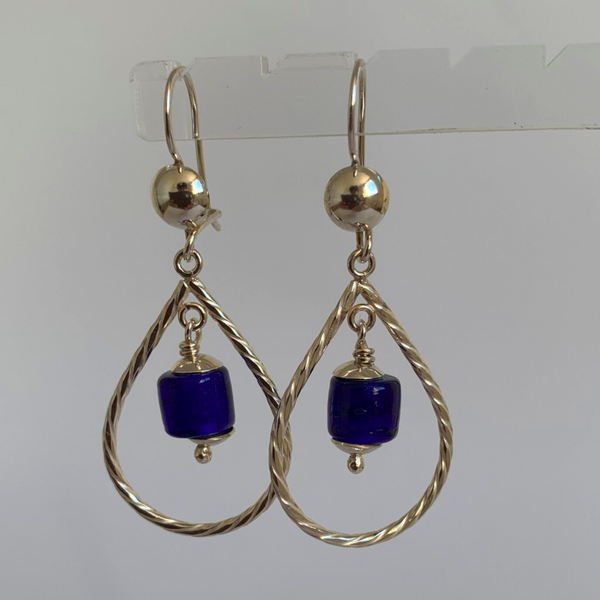 Y3 -  Surinaamse druppel oorbellen met blauwe ingi boka