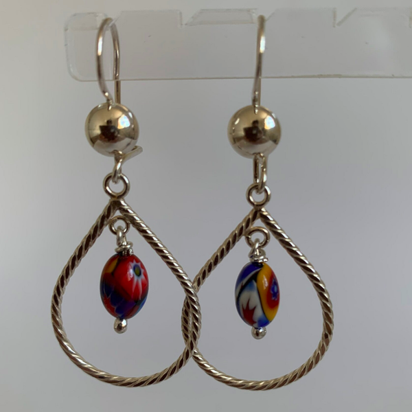 Z3 - Surinaamse zilveren druppel oorbellen met alakondre kraal