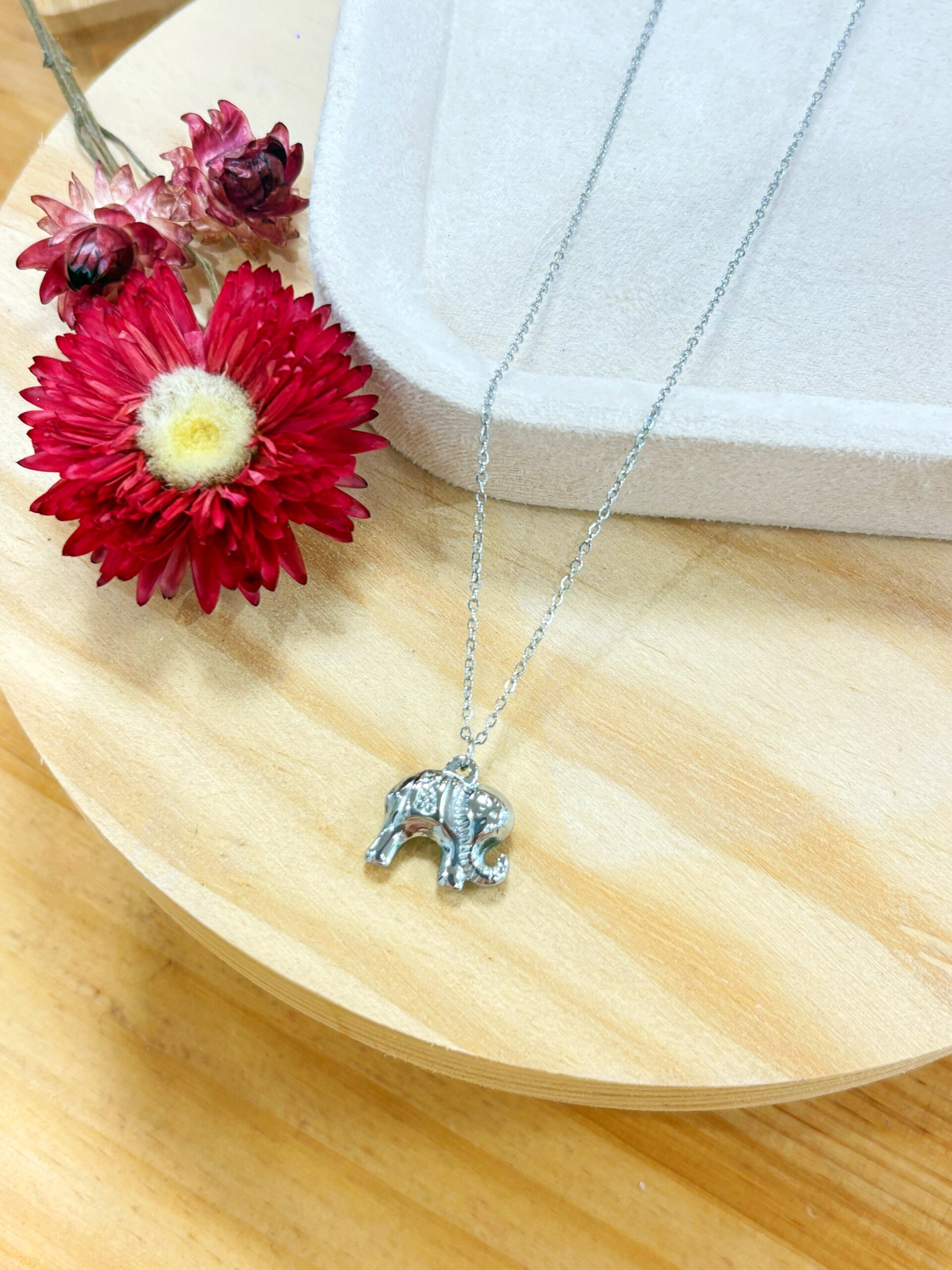 Collar Elefante plateado