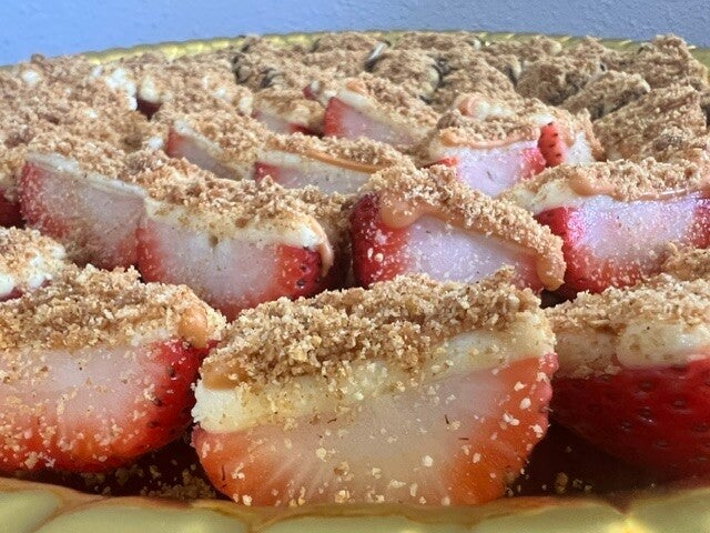 Deviled Strawberries (12PC)