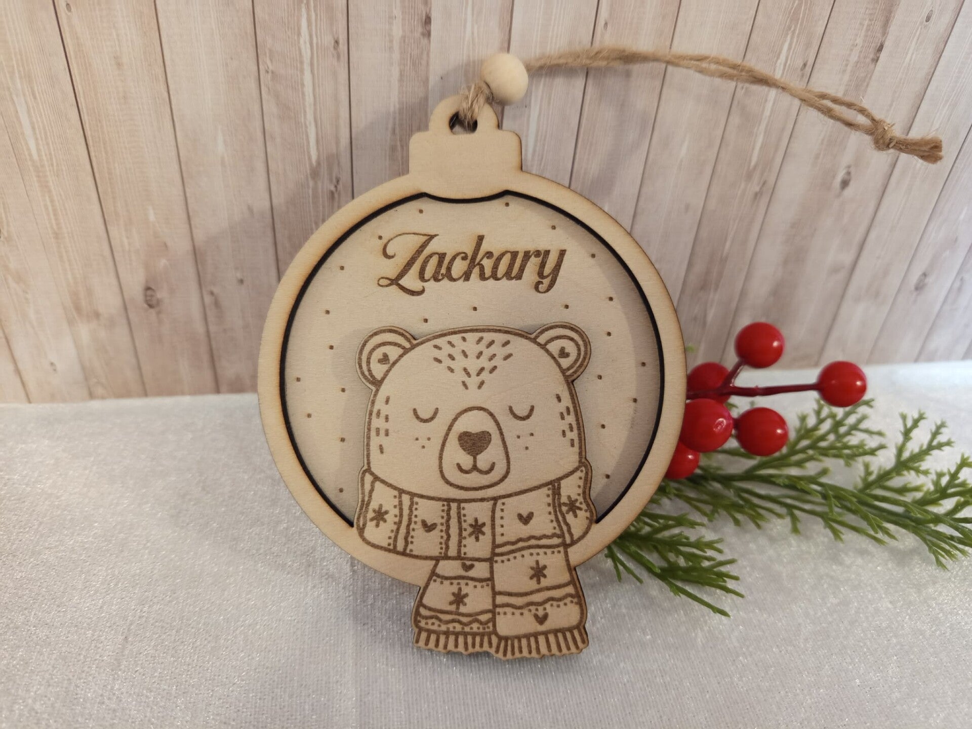 Ornement ourson en bois avec gravure