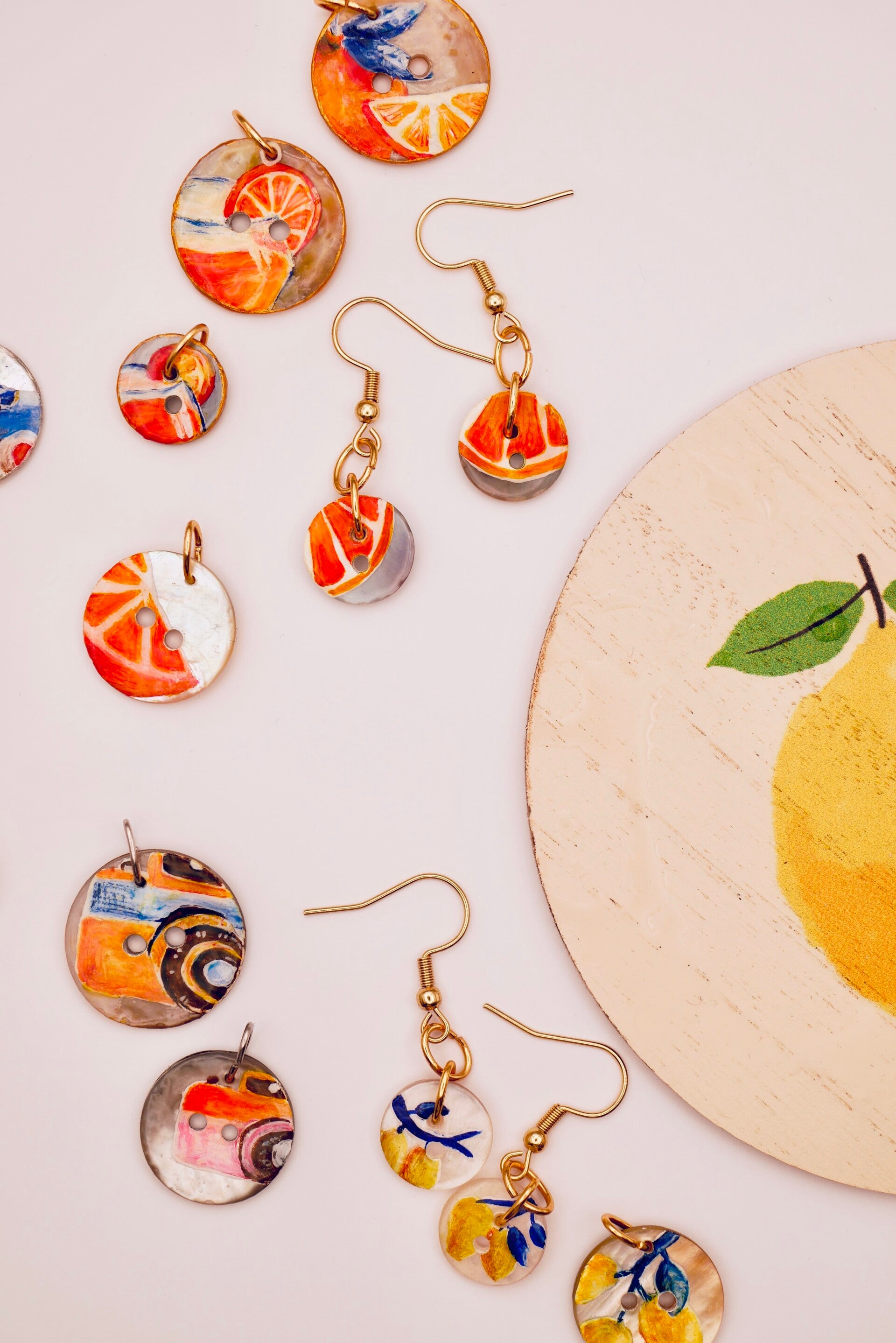 Upcycling Schmuck aus Vintage-Knöpfen  Handgefertigter nachhaltiger Schmuck  Einzigartige Schmuckunikate  Limitierte Schmuckkollektion  Schmuck mit Charakter und Farbe